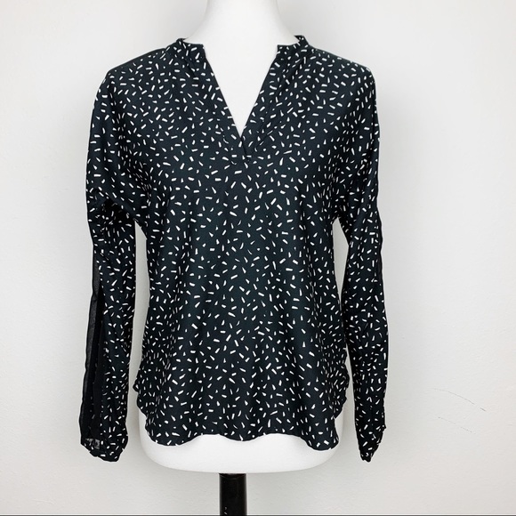 Banana Republic Tops - Banana Republic Geometric Print Long Sleeve Blouse